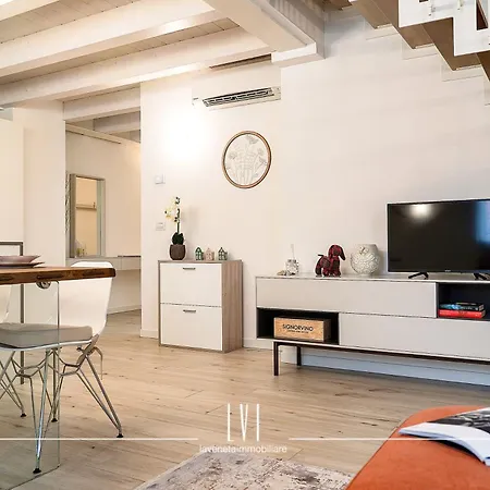 Duplex Decimo In Centro Storico アパート *